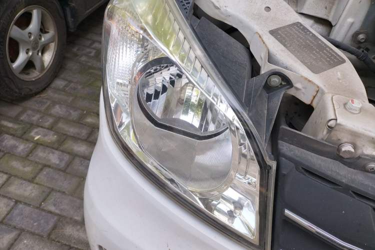 Used Golden Dragon Hiace New Energy 2021 Longyun GLE550 4421 mm long with a 41.86 kWh battery Right Front Headlight