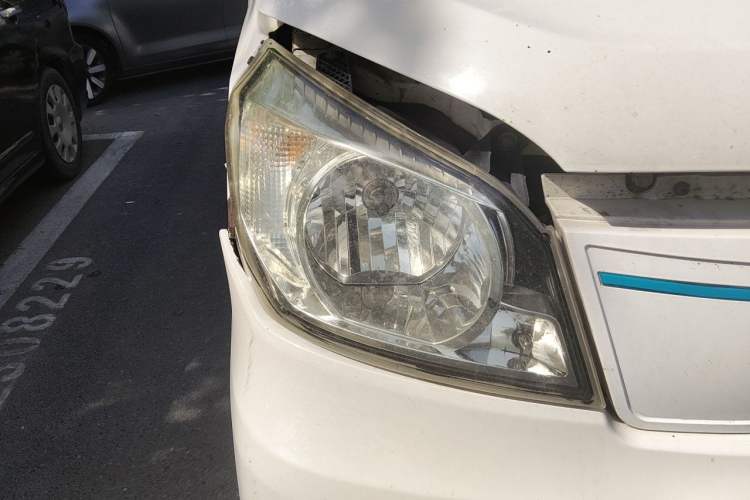 Used Golden Dragon Hiace New Energy 2021 Longyun GLE550 4421 mm long with a 41.86 kWh battery Right Front Headlight