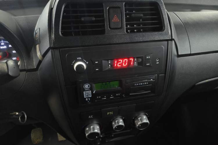 Used Golden Dragon Hiace New Energy 2023 Longyun GLE570 41.86 kWh Audio And AC Panel