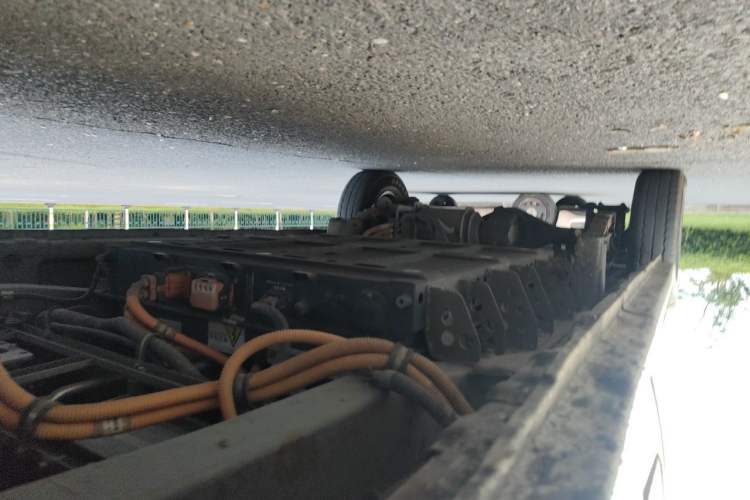 Used Golden Dragon Hiace New Energy 2023 Longyun GLE570 41.86 kWh Chassis Front Right