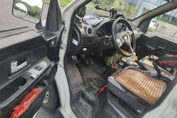 Used Golden Dragon Hiace New Energy 2023 Longyun GLE570 41.86 kWh Driver Seat