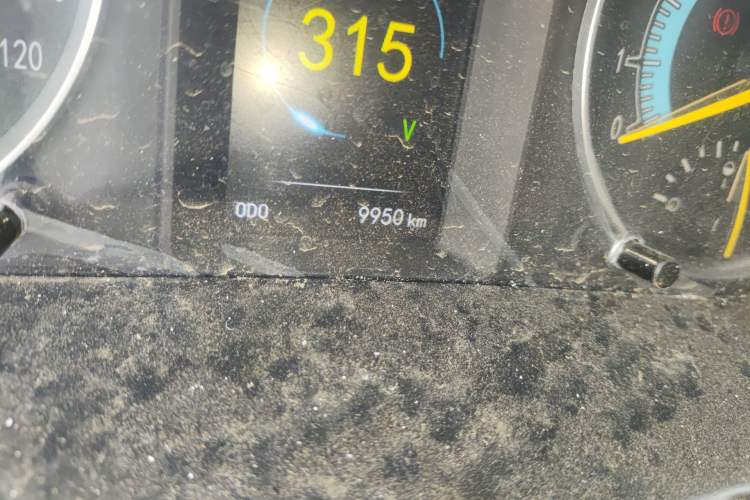 Used Golden Dragon Hiace New Energy 2023 Longyun GLE850 50.38 kWh Odometer Close Up