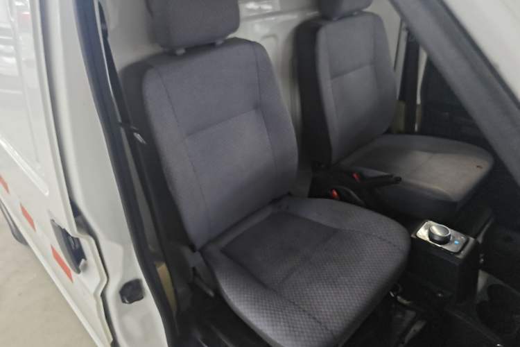 Used Golden Dragon Hiace New Energy 2023 Longyun GLE570 41.86 kWh Right Front Seat