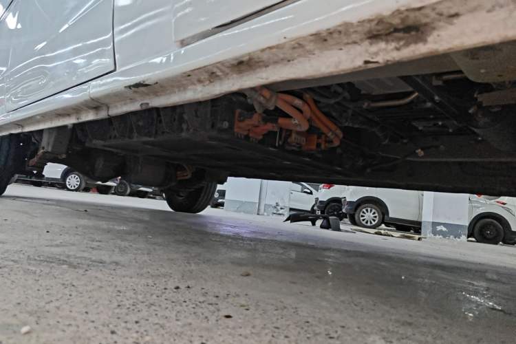 Used Golden Dragon Hiace New Energy 2023 Longyun GLE570 41.86 kWh Right Side Sill