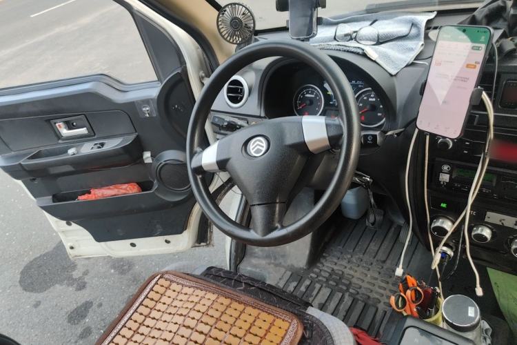 Used Golden Dragon Hiace New Energy 2023 Longyun GLE570 41.86 kWh Steering Wheel