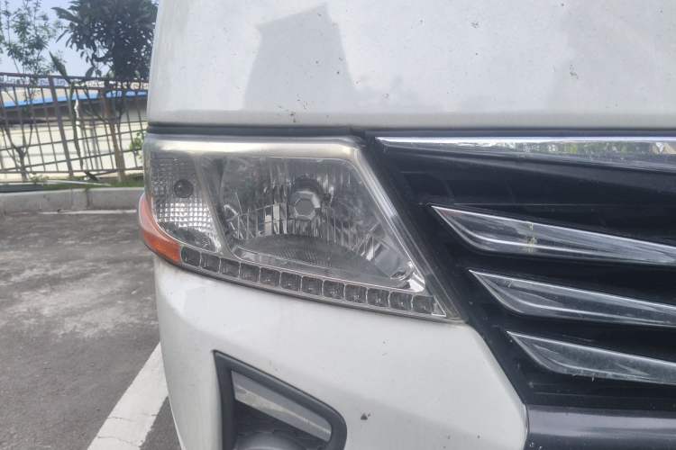 Used Golden Dragon New Era Hiace 2019 2.0L Gasoline Version Low-Roof XC4G20 Right Front Headlight