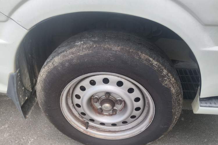 Used Golden Dragon New Era Hiace 2019 2.0L Gasoline Version Low-Roof XC4G20 Right Front Wheel Hub