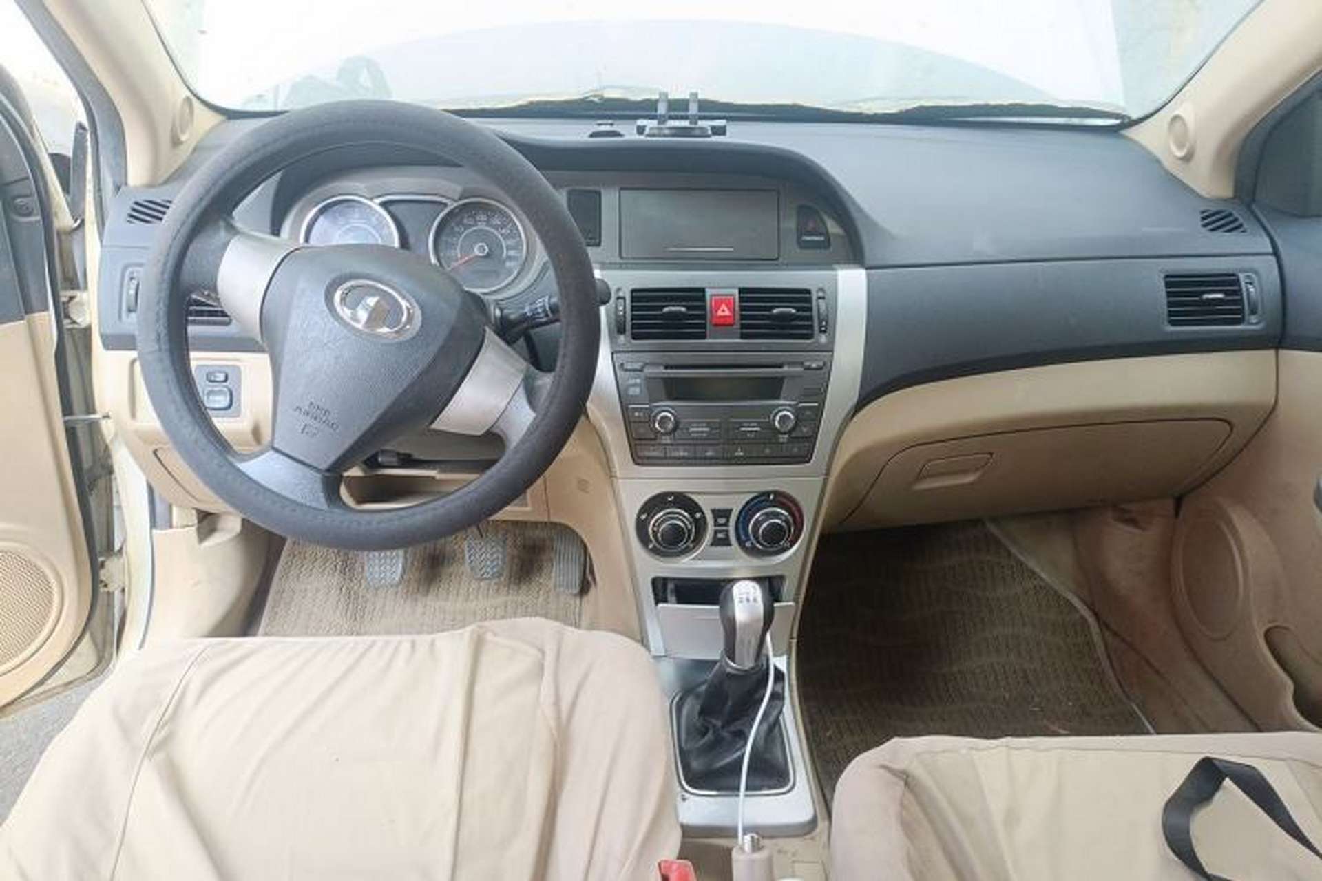 Used Great Wall C30 2010 1.5L Manual Comfort Edition Center Console