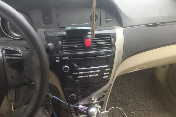 Used Great Wall C30 2012 1.5L CVT Luxury Edition Audio And AC Panel