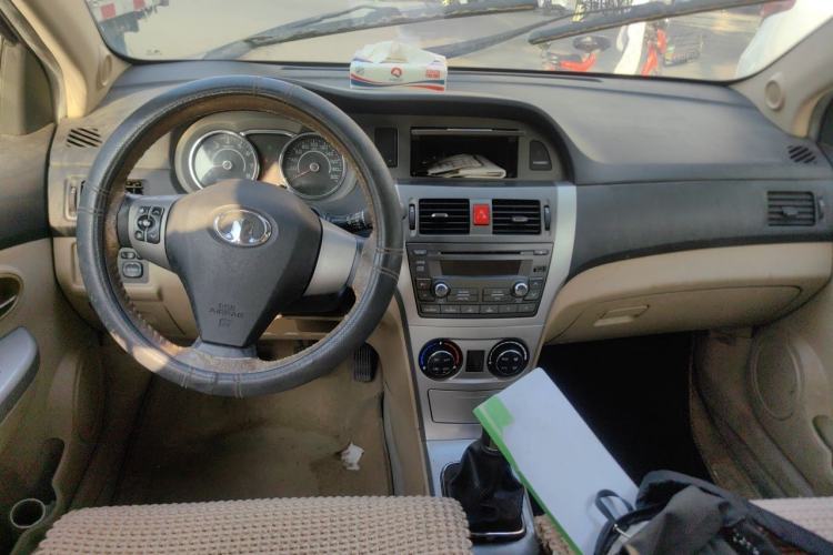 Used Great Wall C30 2012 1.5L Manual Elite Edition Center Console