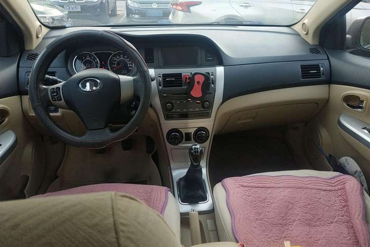 Used Great Wall C30 2012 1.5L Manual Luxury Version Center Console