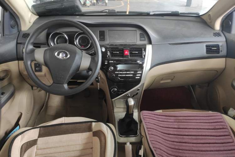 Used Great Wall C30 2012 1.5L Manual Comfort Edition Center Console