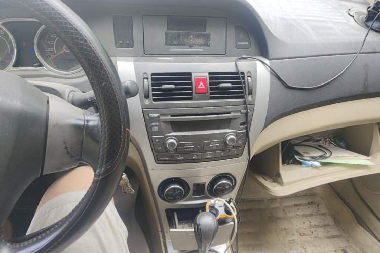 Used Great Wall C30 2012 1.5L CVT Luxury Edition Audio And AC Panel