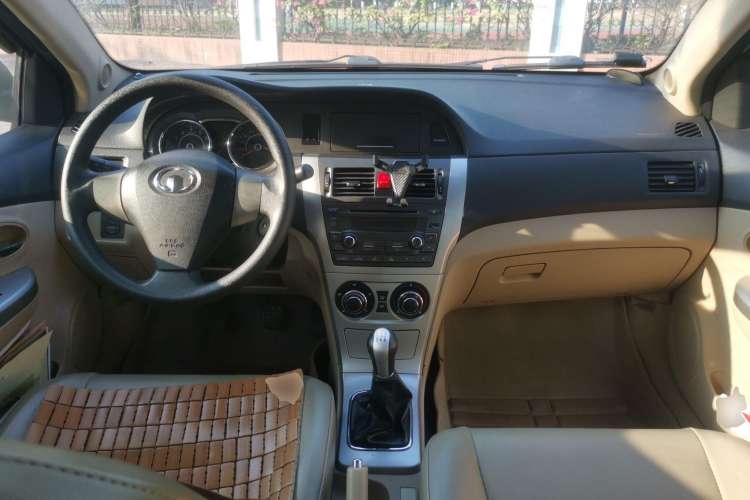 Used Great Wall C30 2012 1.5L Manual Comfort Edition Center Console
