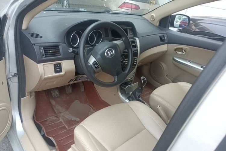 Used Great Wall C30 2012 1.5L Manual Comfort Edition Center Console