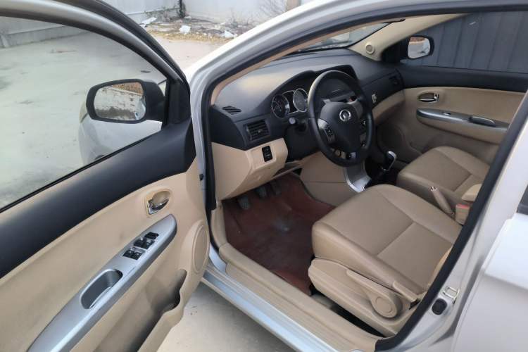 Used Great Wall C30 2012 1.5L Manual Luxury Version Interior 2