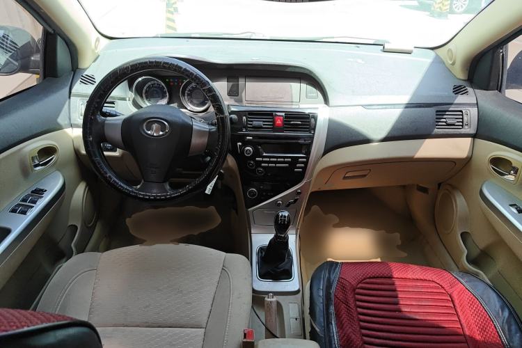 Used Great Wall C30 2013 1.5L Manual Comfort Model Center Console