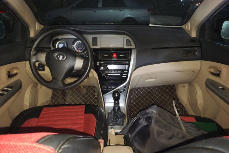 Used Great Wall C30 2013 1.5L Manual Comfort Model Center Console