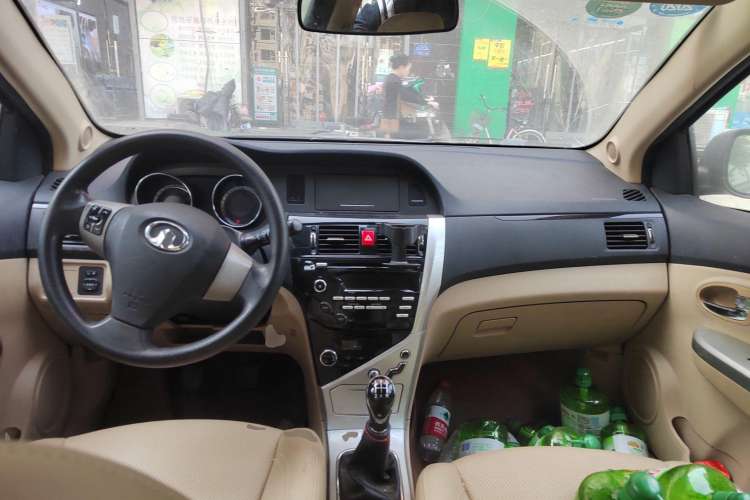 Used Great Wall C30 2013 1.5L Manual Luxury Model Center Console