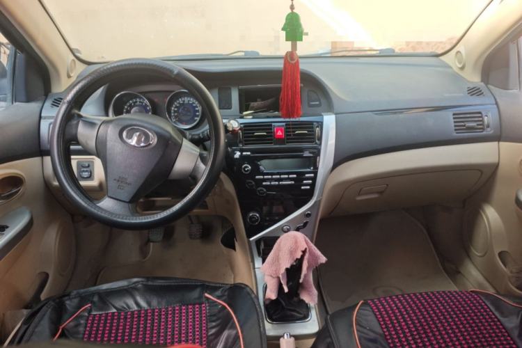 Used Great Wall C30 2013 1.5L Manual Comfort Model Center Console