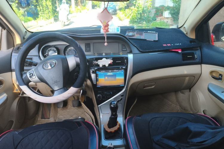 Used Great Wall C30 2013 1.5L Manual Elite Model Center Console
