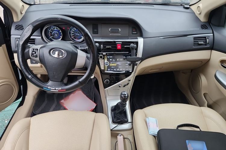 Used Great Wall C30 2013 1.5L Manual Luxury Model Center Console