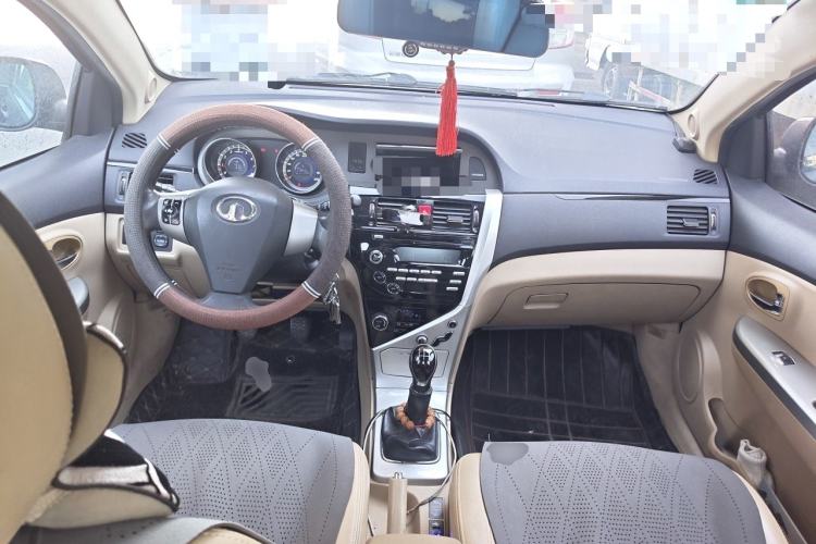Used Great Wall C30 2013 1.5L Manual Luxury Model Center Console