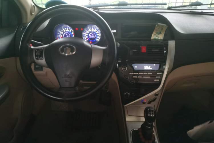 Used Great Wall C30 2013 1.5L Manual Luxury Model Center Console