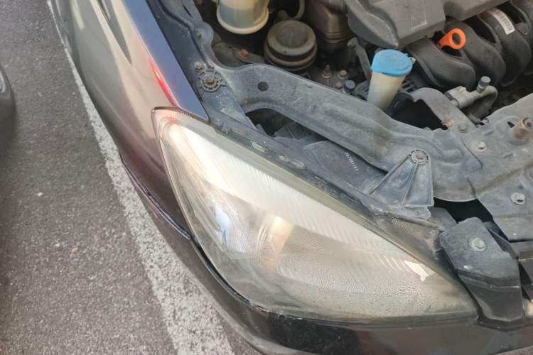 Used Great Wall C30 2013 1.5L Manual Comfort Model Right Front Headlight