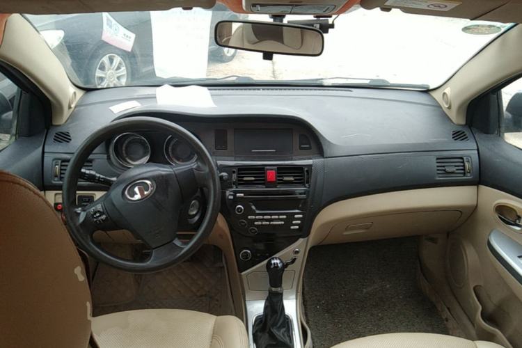 Used Great Wall C30 2013 1.5L Manual Luxury Model Center Console