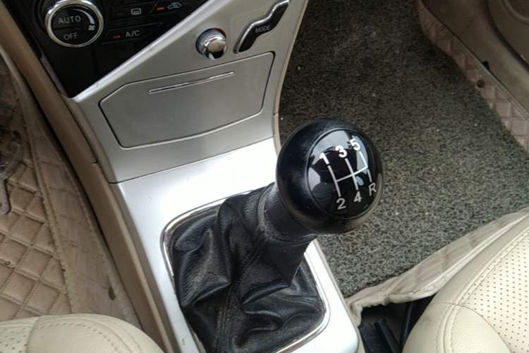 Used Great Wall C30 2013 1.5L Manual Luxury Model Gear Lever