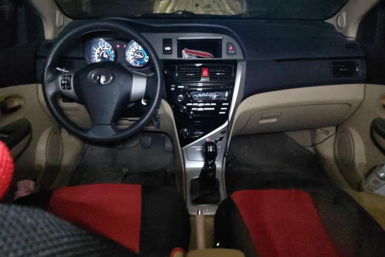 Used Great Wall C30 2013 1.5L Manual Luxury Model Center Console