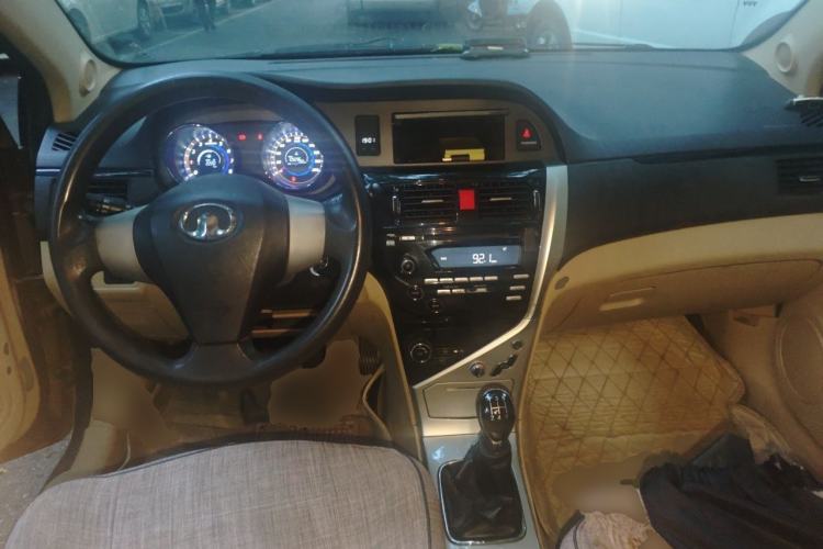 Used Great Wall C30 2013 1.5L Manual Comfort Model Center Console