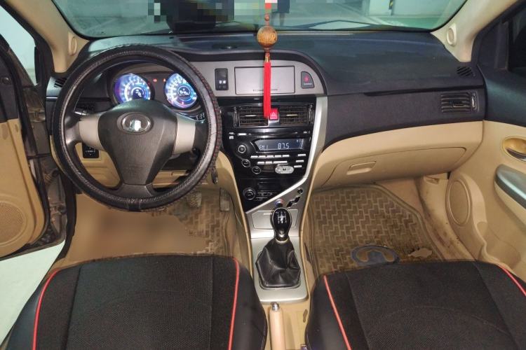 Used Great Wall C30 2013 1.5L Manual Comfort Model Center Console