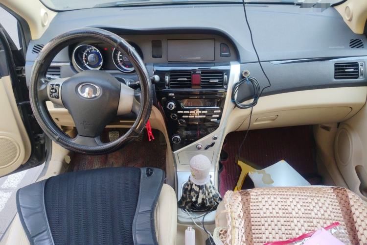 Used Great Wall C30 2013 1.5L Manual Luxury Model Center Console