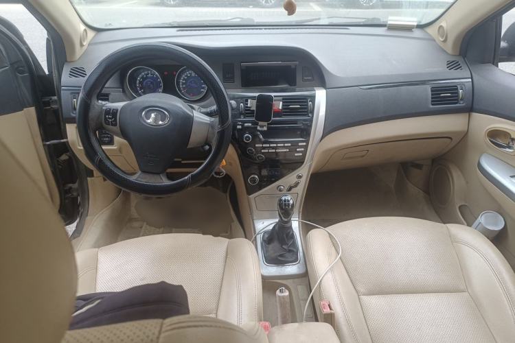 Used Great Wall C30 2013 1.5L Manual Luxury Model Center Console