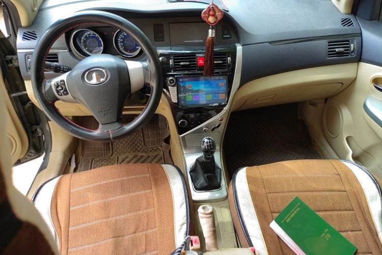 Used Great Wall C30 2013 1.5L Manual Luxury Model Center Console