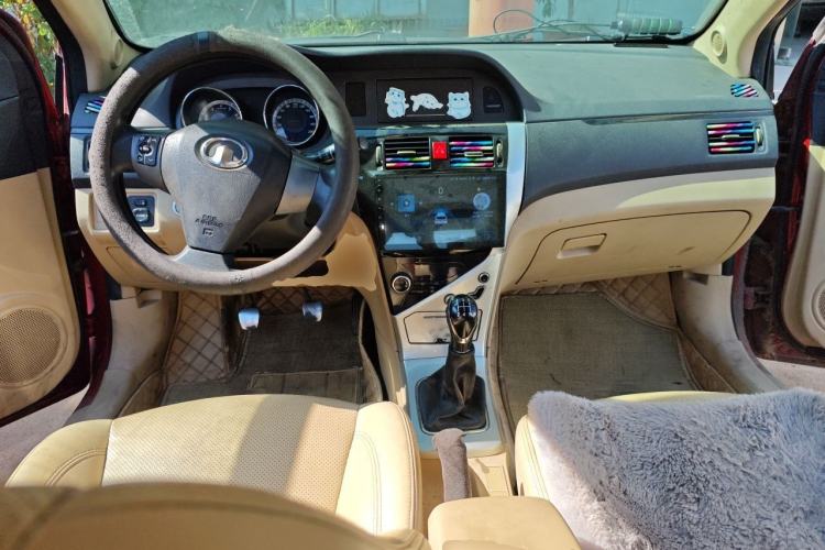 Used Great Wall C30 2013 1.5L Manual Luxury Model Center Console