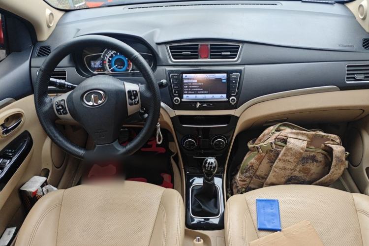 Used Great Wall C30 2013 1.5L Manual Luxury Model Center Console