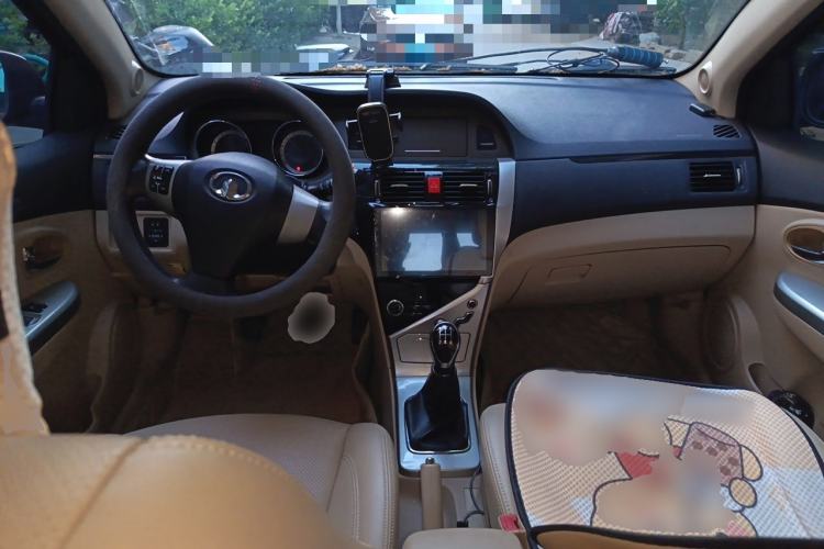 Used Great Wall C30 2013 1.5L Manual Luxury Model Center Console