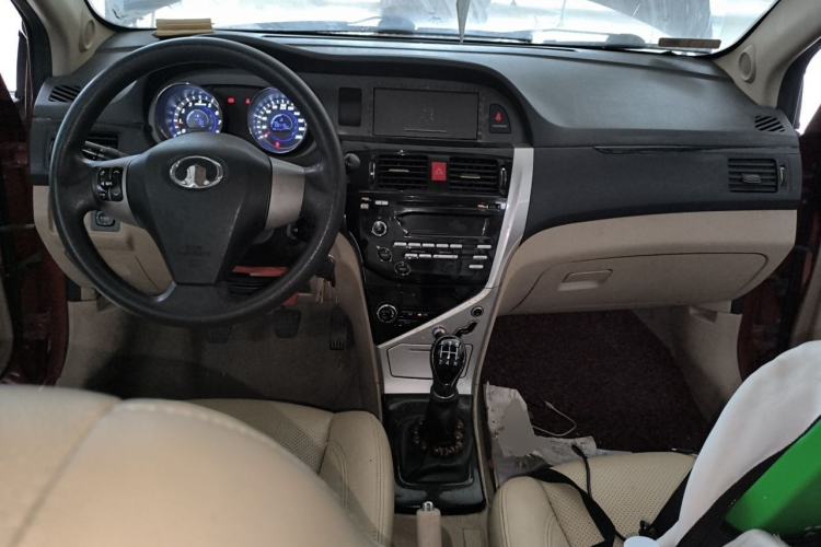 Used Great Wall C30 2013 1.5L Manual Luxury Model Center Console