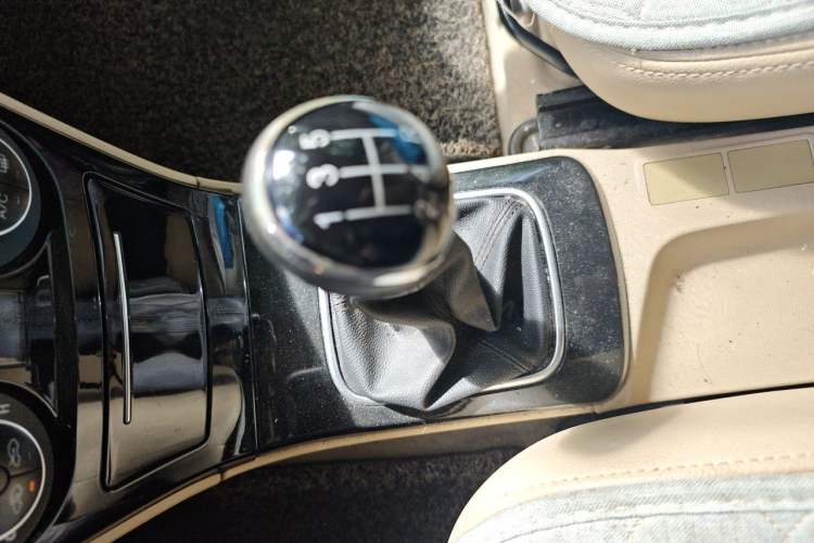 Used Great Wall C30 2013 1.5L Manual Luxury Model Gear Lever