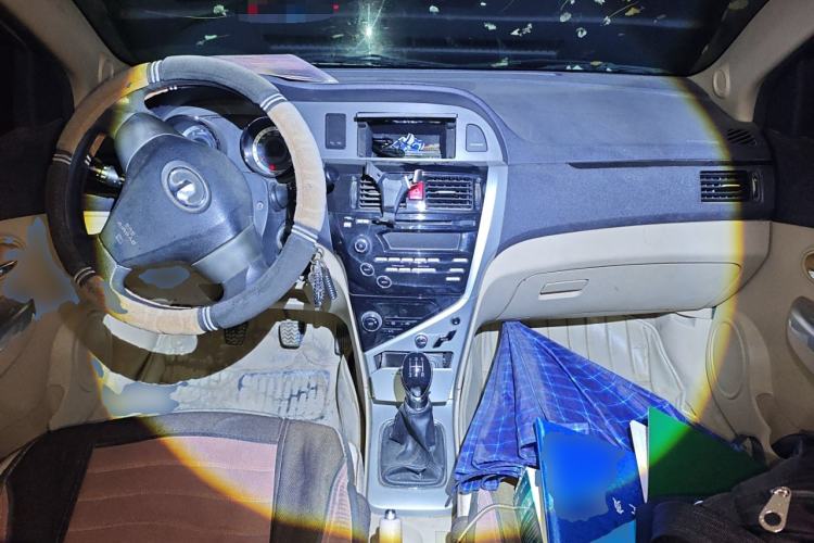 Used Great Wall C30 2013 1.5L Manual Comfort Model Center Console