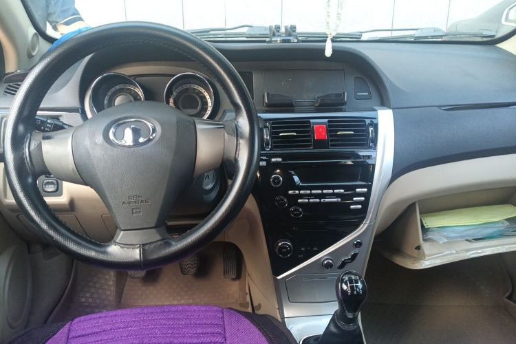 Used Great Wall C30 2013 1.5L Manual Comfort Model Center Console