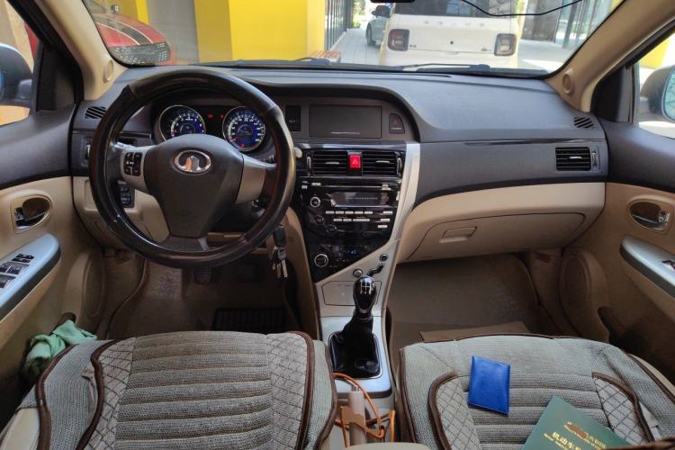 Used Great Wall C30 2013 1.5L Manual Luxury Model Center Console