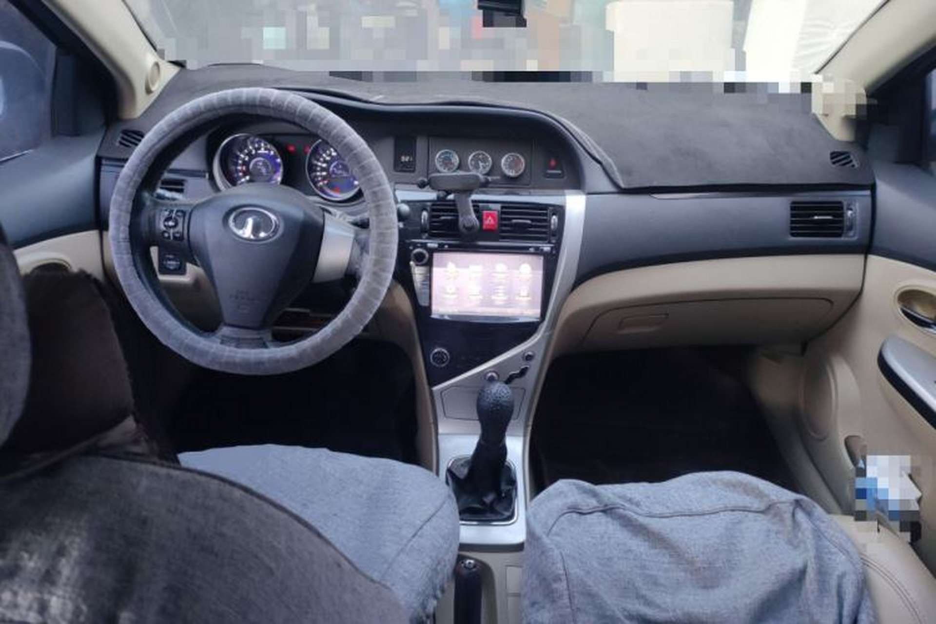 Used Great Wall C30 2013 1.5L Manual Luxury Model Center Console