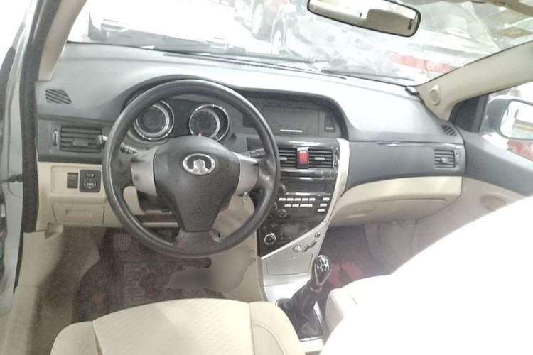 Used Great Wall C30 2013 1.5L Manual Comfort Model Center Console