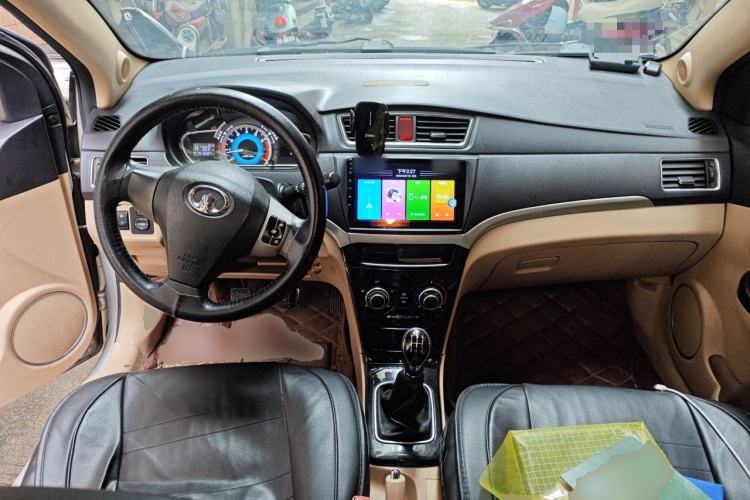 Used Great Wall C30 2013 New Vision Edition 1.5L Manual Fashion Model Center Console