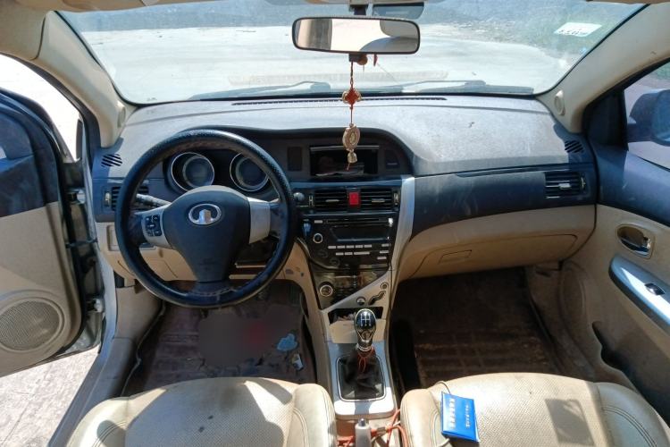 Used Great Wall C30 2013 1.5L Manual Luxury Model Center Console