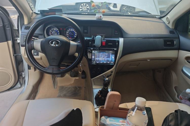 Used Great Wall C30 2013 1.5L Manual Comfort Model Center Console